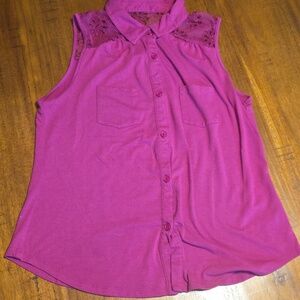 Attention Sleeveless Top Sz M